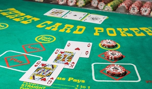 Three Card Poker - คำแนะนำในการเล่นแบบละเอียดและเข้าใจง่ายที่สุด