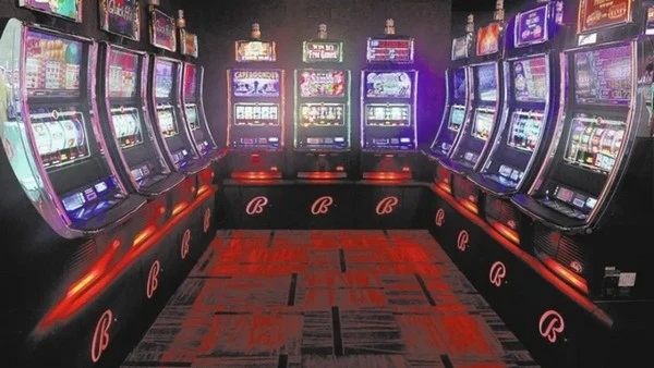 Jackpot Hunter: Tips and Tricks for Maximizing Slot Machine Payouts 