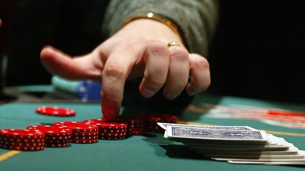 Online Poker Tips to Improve Your Chances of Winning